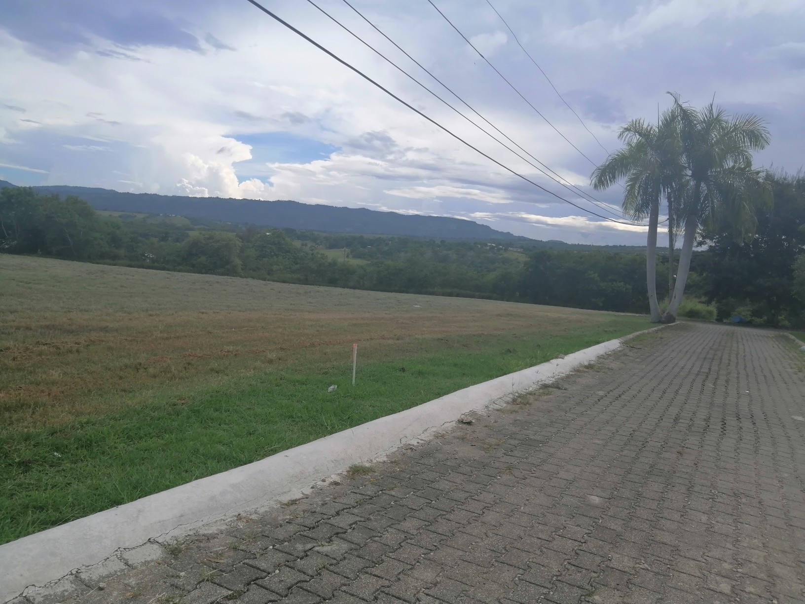 solares y terrenos - Solar en residencial privado  con vista a buen precio 5 minutos de la playa 3