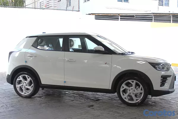 jeepetas y camionetas - KGM Tivoli URBAN PLUS 5