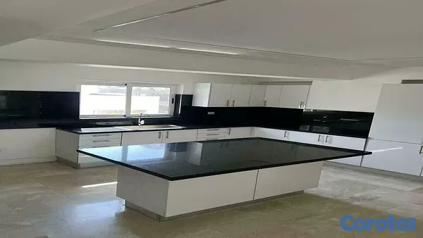 apartamentos - Un apartamento por piso en Serrallés 5