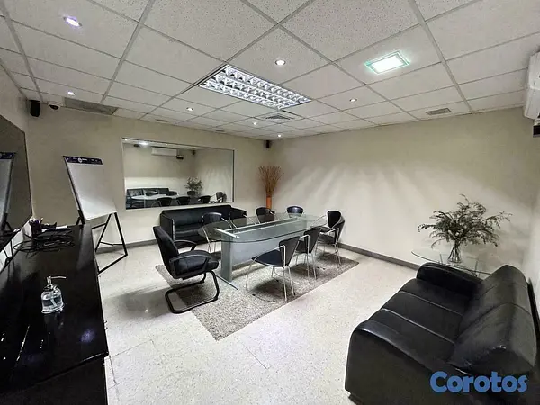 oficinas y locales comerciales - OFICINA 130 MTS EN LA ROMULO EXCELENTE UBICACIÓN PLAZA CONCURRIDA IDEAL ACCESO 3