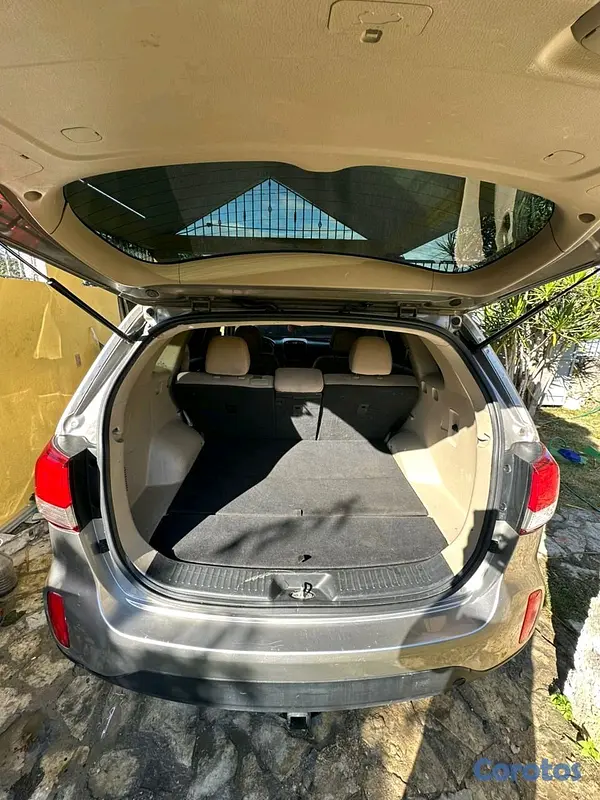 jeepetas y camionetas - Kia Sorento 2015 en excelentes condiciones  5