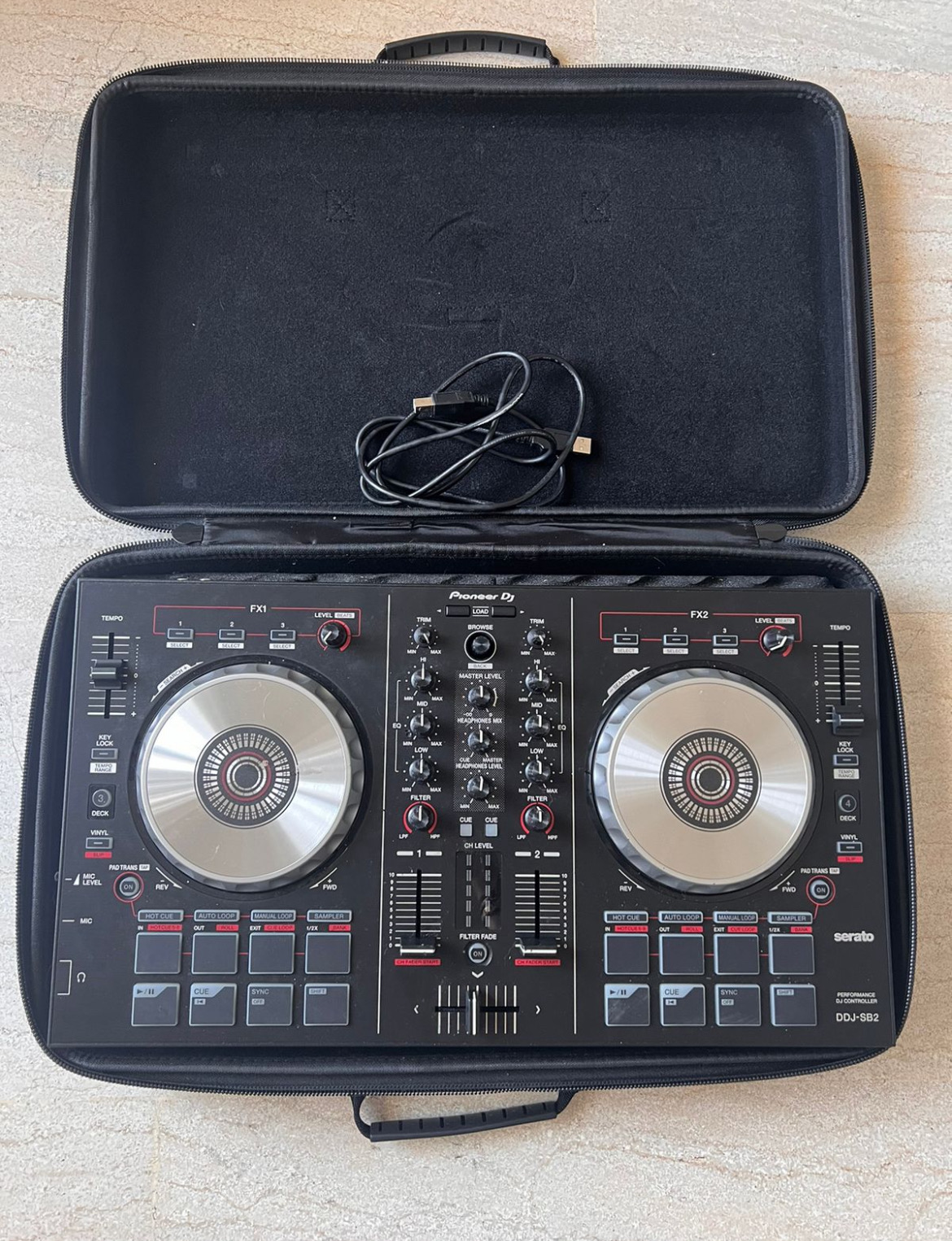 consolas y videojuegos - Consola DJ Mezcladora musica portatil con su case original