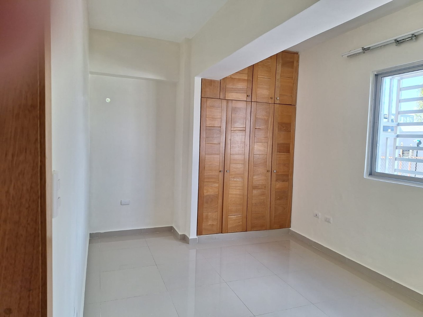 apartamentos - Alquilo en Los Prados.
Apartamento 2 nivel, 120 metros, con 3 hab, 
usd$1000 9