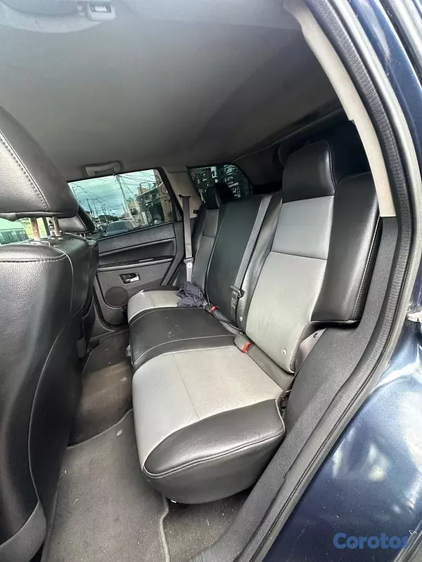 jeepetas y camionetas - Jeep Grand Cherokee Laredo 4x4 2010 7
