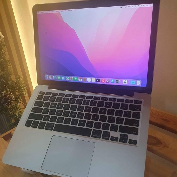 computadoras y laptops - Laptop MacBook Pro 2015, pant Retina 13,3'', 128GB, 8GB RAM, Como Nueva  0