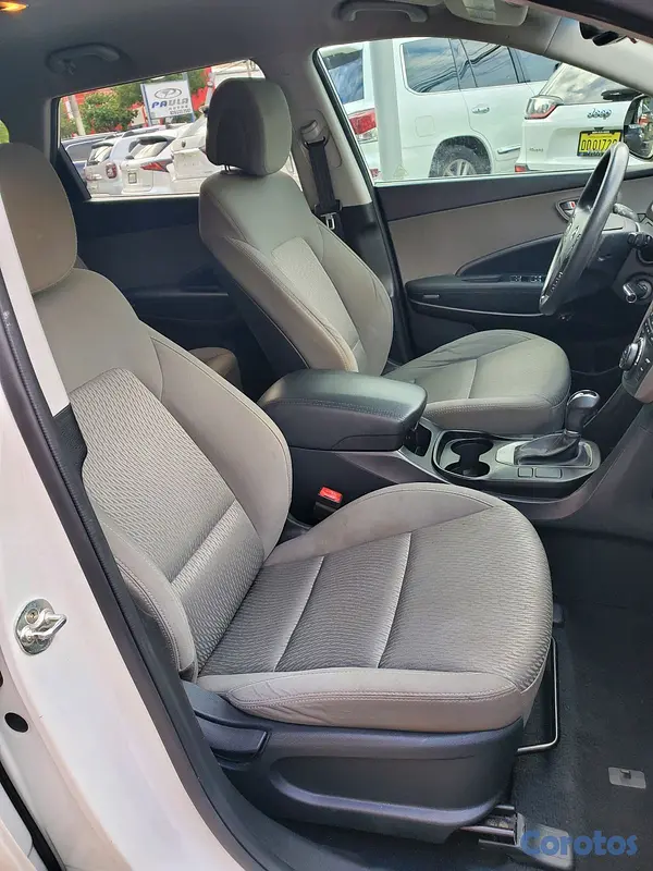 jeepetas y camionetas - Hyundai Santa Fe SE 2017 7
