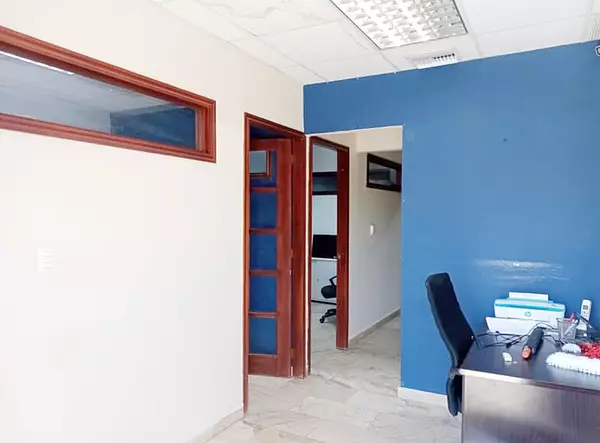 oficinas y locales comerciales - Local céntrico en los Prados 2