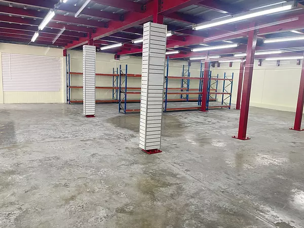 oficinas y locales comerciales - Nave en las palmas de Herrera 9