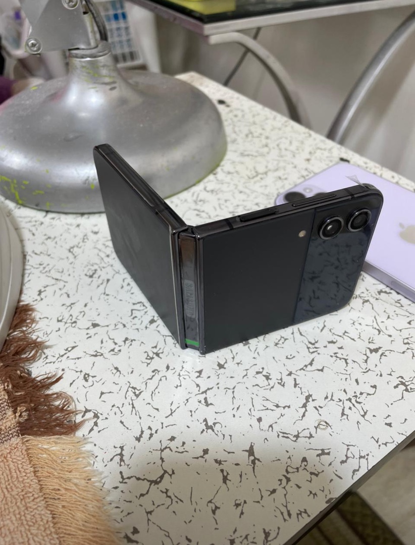 celulares y tabletas - Samsung Galaxy Z Flip 4 2