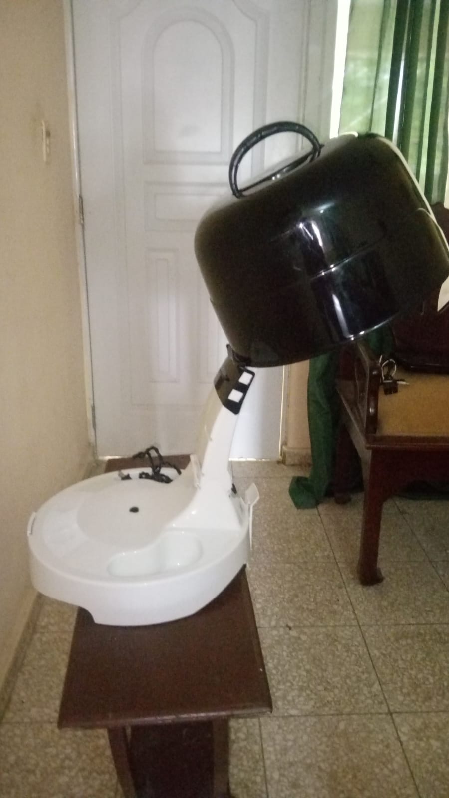 otros electronicos - Secador de Mesa Hot & Dryer 2500 Hood Dryer.