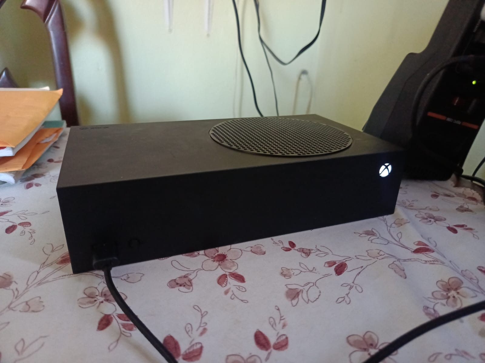 consolas y videojuegos - Xbox series s carbón black de un 1tb poco negociable  0