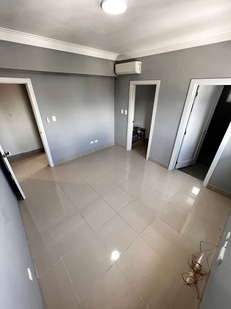 apartamentos - Vendo Evaristo morales dos habitaciones con línea blanca dos parqueos balcón  9