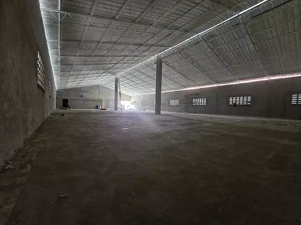 oficinas y locales comerciales - Alquilo Nave 800 Mts en Av. Independencia 1