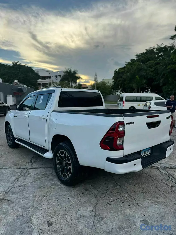 jeepetas y camionetas - Toyota hilux 2020 3