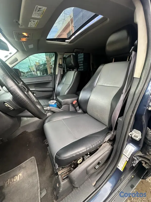 jeepetas y camionetas - Jeep Grand Cherokee Laredo 4x4 2010 8