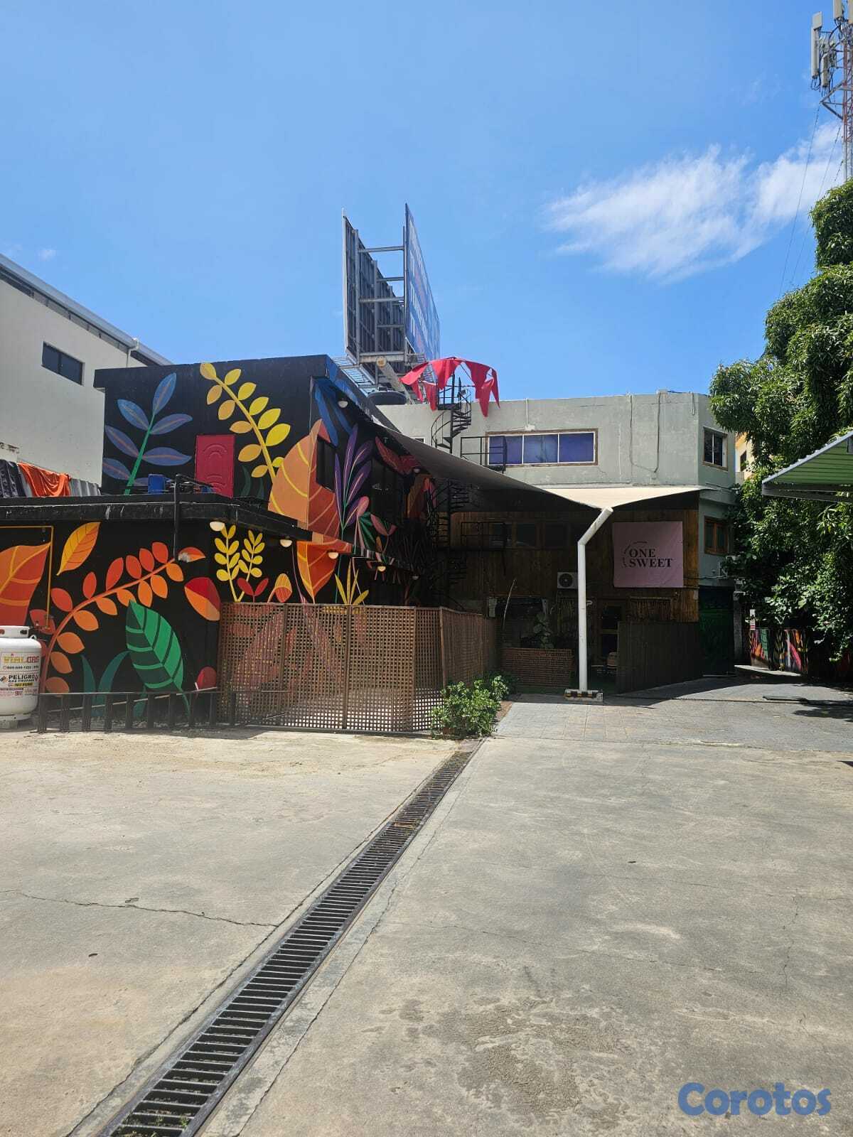 otros inmuebles - PLAZA COMERCIAL EN LA ROMULO BETANCOURT, 1300 Mts. 6