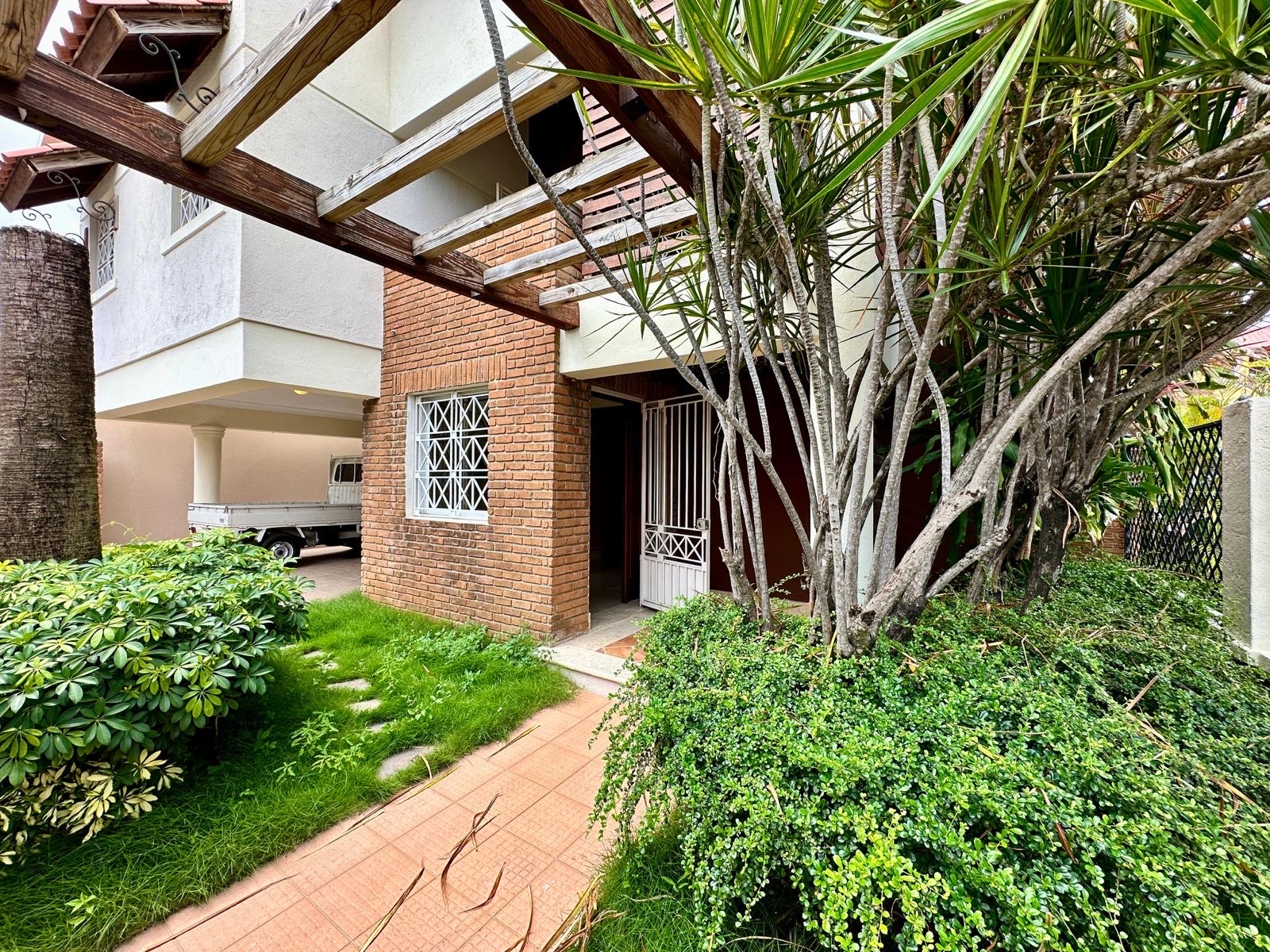casas - venta de casa en la autopista de san isidro residencial mirador del este 6
