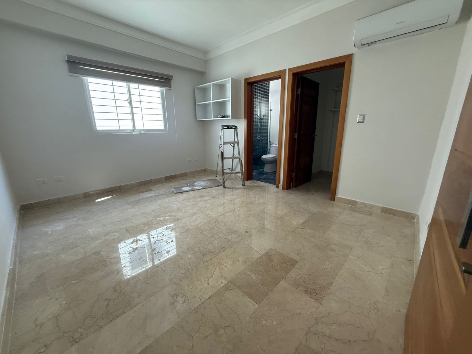 apartamentos - Vendo renacimiento piso 5 tres hab con su baño dos 1