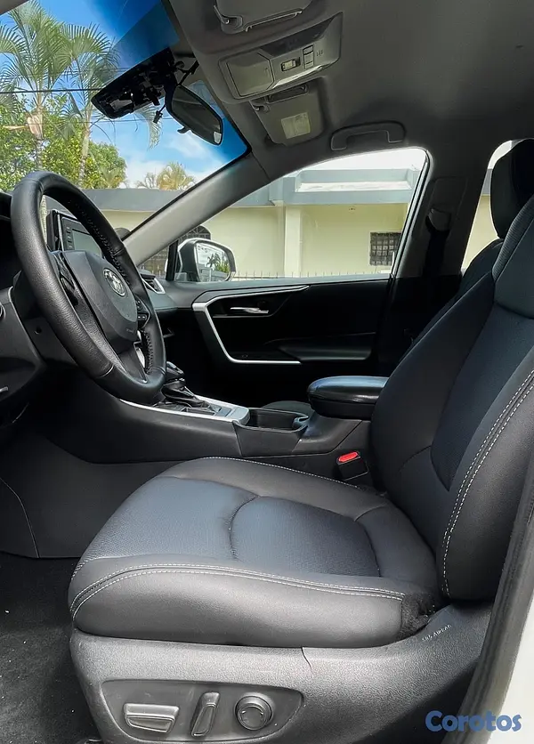 jeepetas y camionetas - Toyota RAV4 XLE 2021 
 7