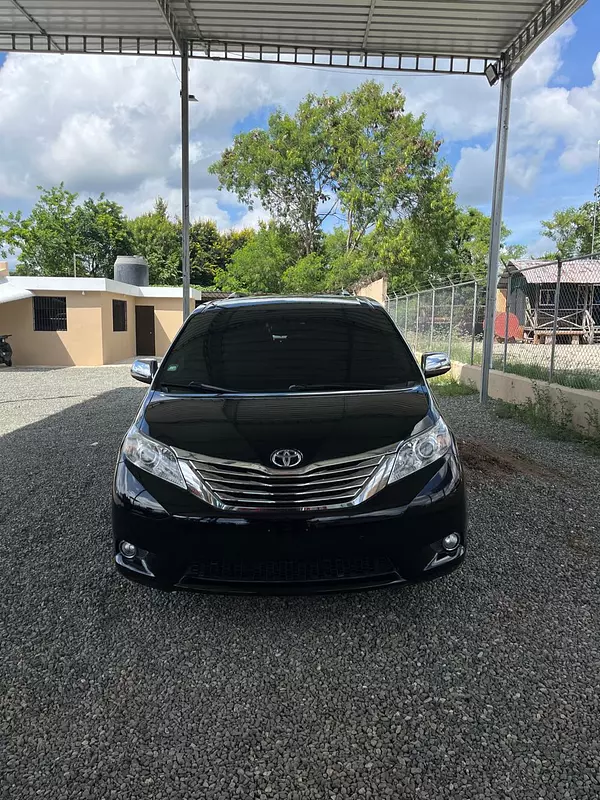 jeepetas y camionetas - Toyota sienna 2017 6