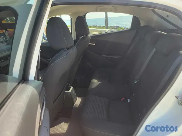 carros - Mazda Demio 2019 3