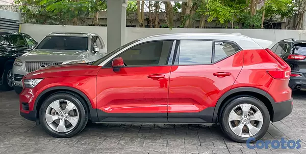 jeepetas y camionetas - Volvo XC40 Momentum  4