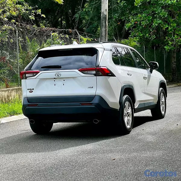 jeepetas y camionetas - Toyota rav4 2021 xle clean carfax  6