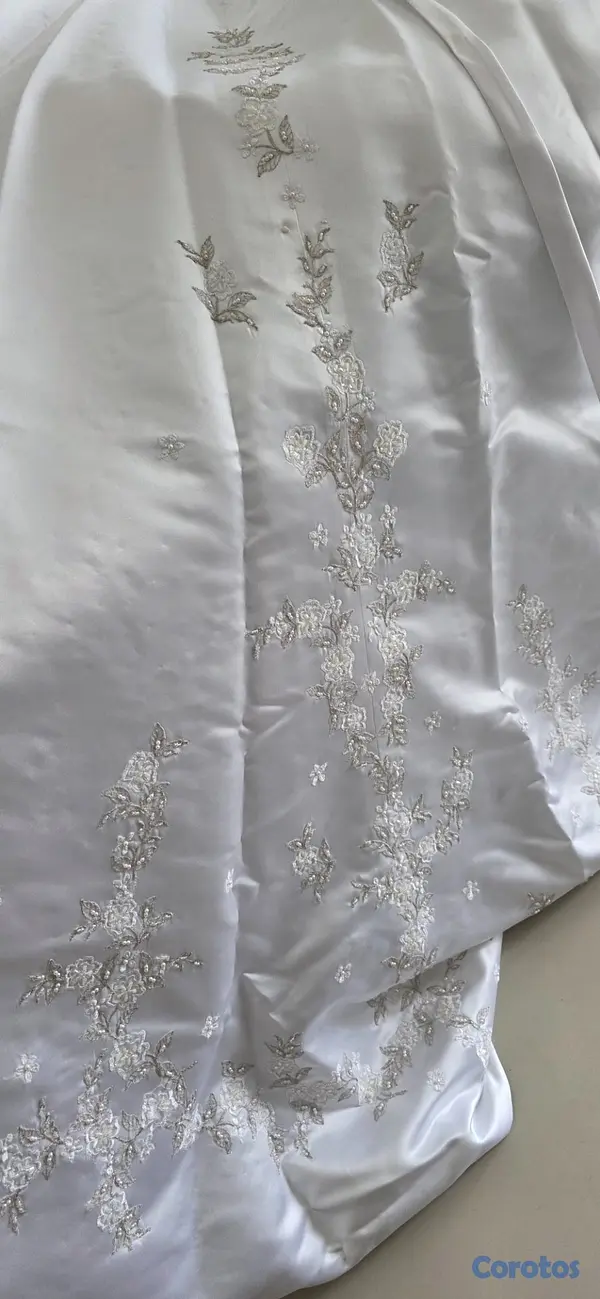 ropa para mujer - Vestido de Novia con cola 6