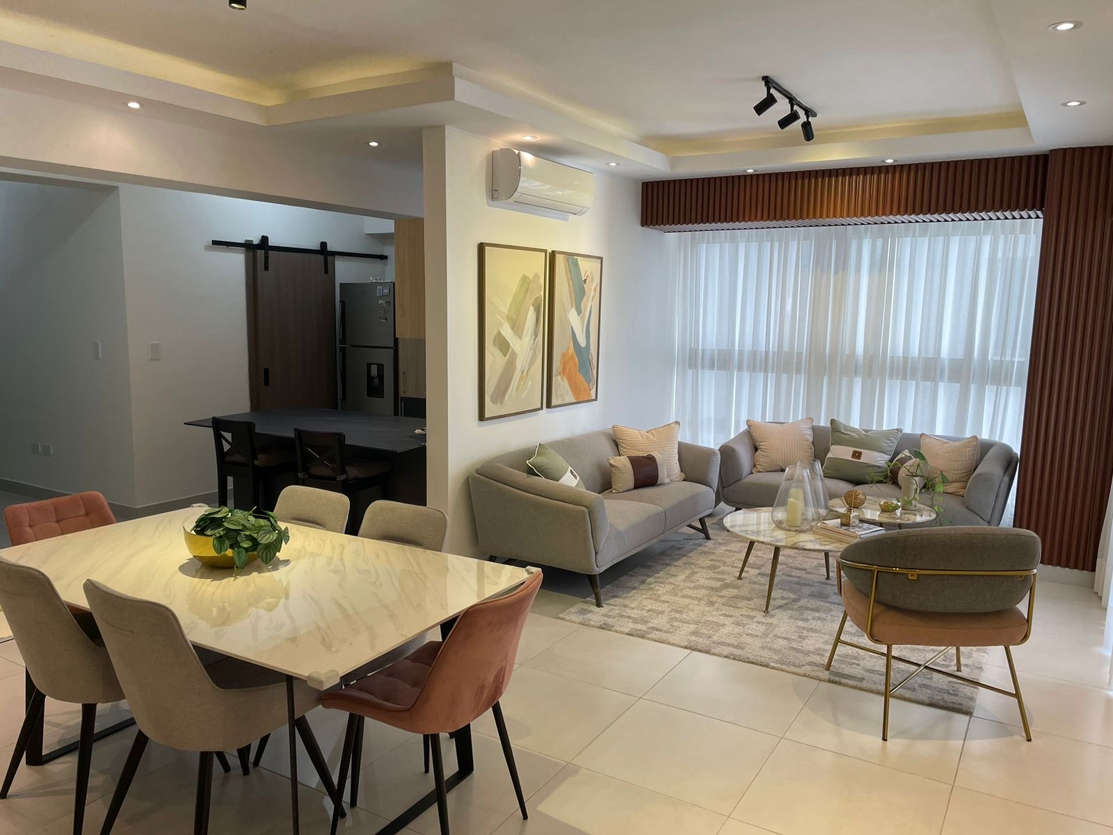 apartamentos - Vendo naco dos hab dos parqueos 2.5 baños balcón  1