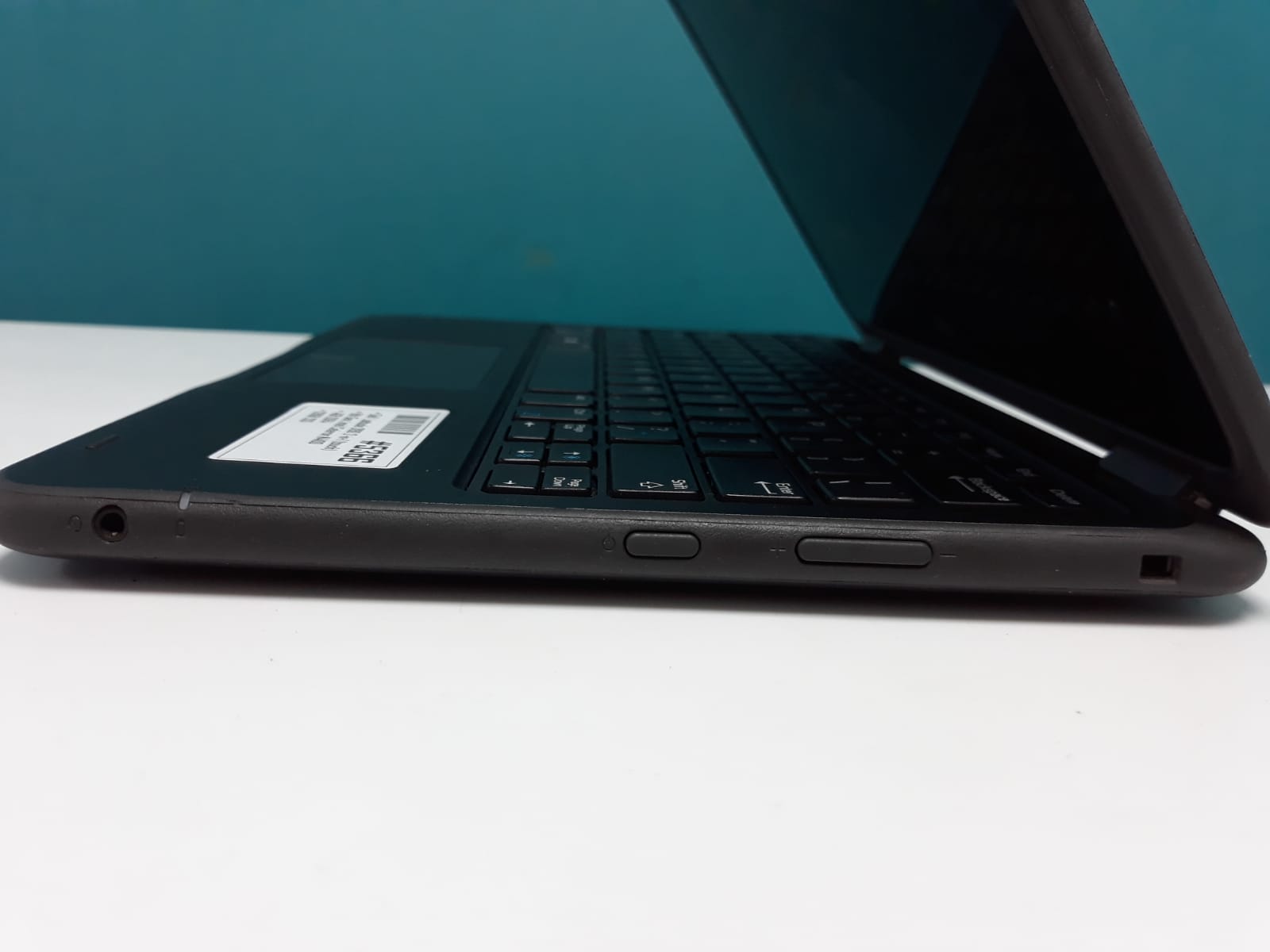 computadoras y laptops - Laptop, Dell Latitude 3190 (touch) / 8th Gen, Inte 5