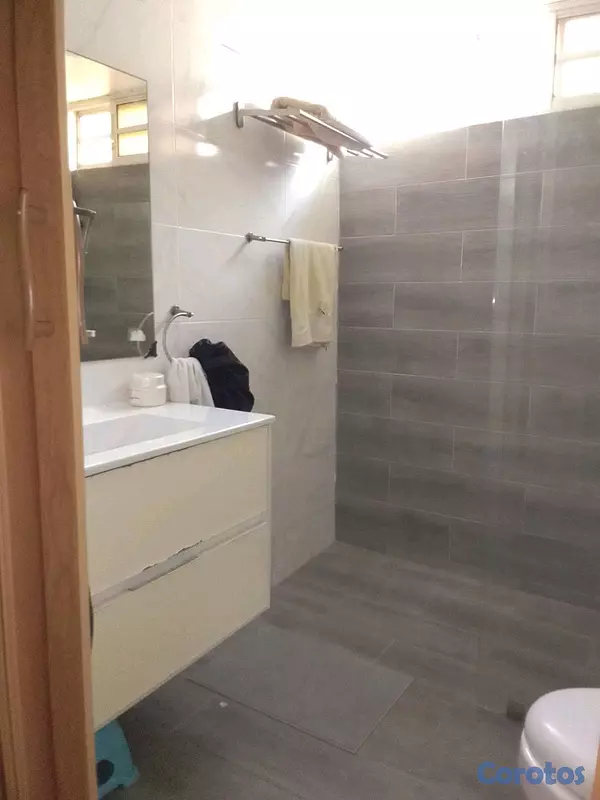 casas - Vendo Casa duplex en la Av. Independencia  6
