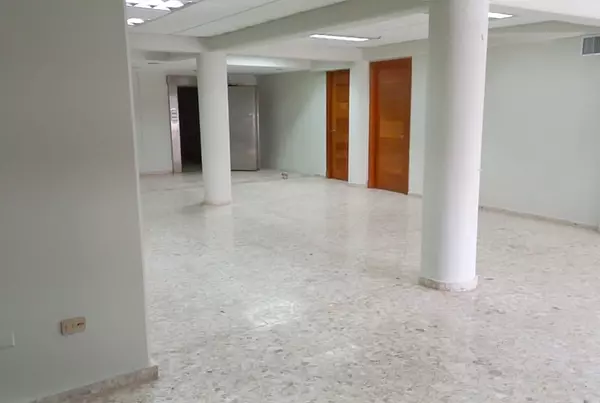 oficinas y locales comerciales - Local céntrico en Naco  2