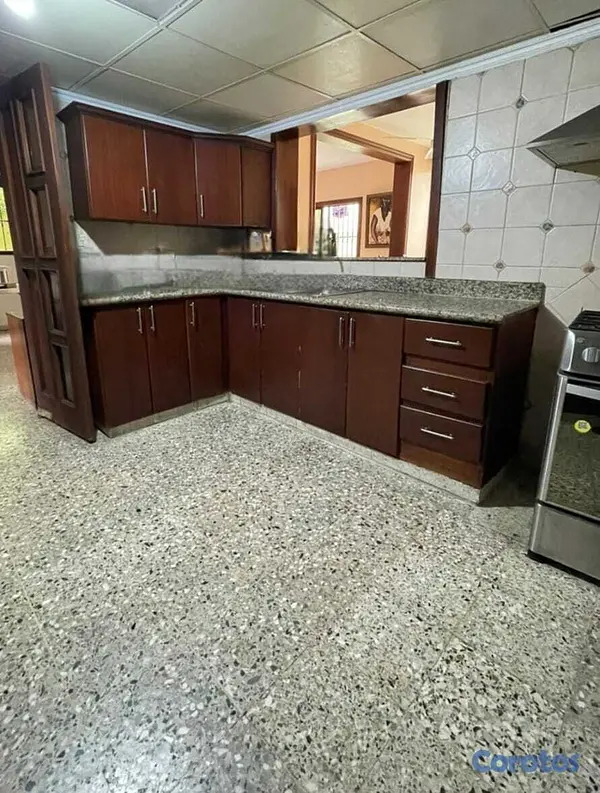 casas - Casa de 2 niveles en venta- Avenida Independencia  5