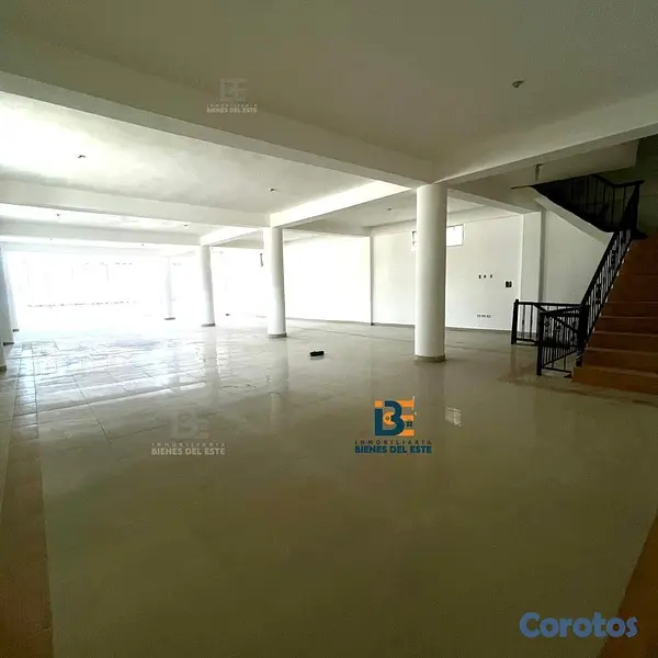 oficinas y locales comerciales - DE VENTA Amplio LOCAL COMERCIAL de Dos Niveles 📍EN 4