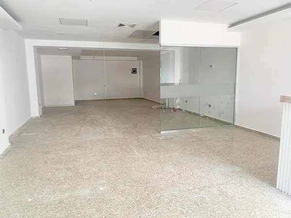 oficinas y locales comerciales - Local céntrico y amplio  7