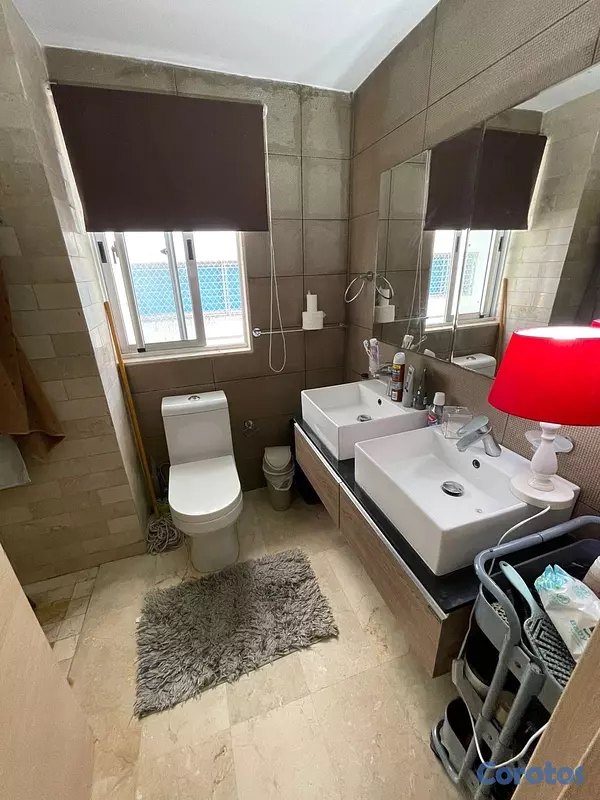 apartamentos - vendo Evaristo Morales piso 4 tres habitaciones con su baño 3 parqueos balcón  12