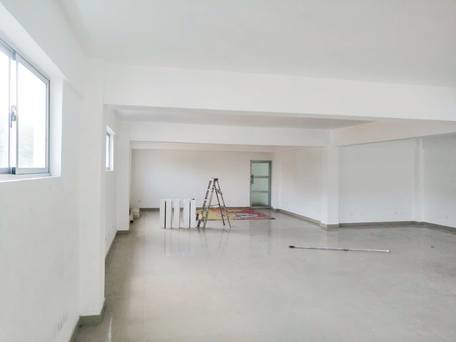 oficinas y locales comerciales - Local céntrico y amplio  7