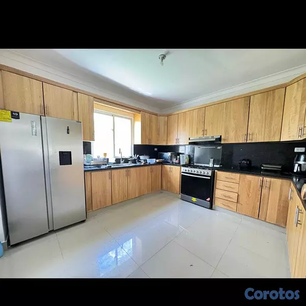 casas - VENDO Casa de 3 Habitaciones  en la Av. República  4