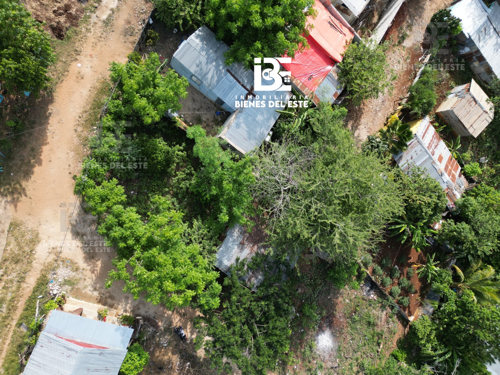 solares y terrenos - Se Vende solar de esquina con 143 metros. 3
