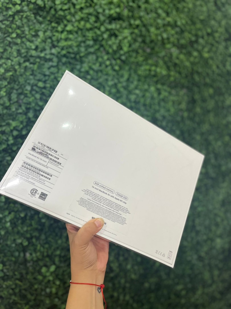 computadoras y laptops - MacBook Air Chip M1 13-inch 256gb SSD-8gb RAM SELLADA  1