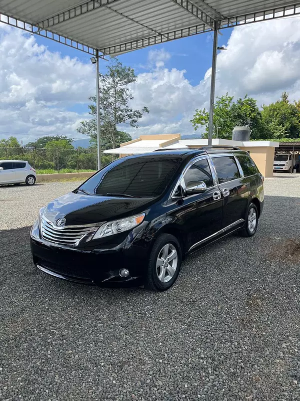 jeepetas y camionetas - Toyota sienna 2017 4