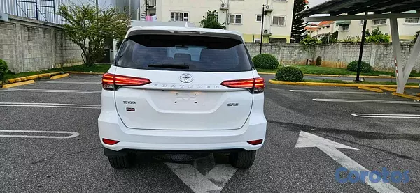 jeepetas y camionetas - Toyota fortuner 2018  5
