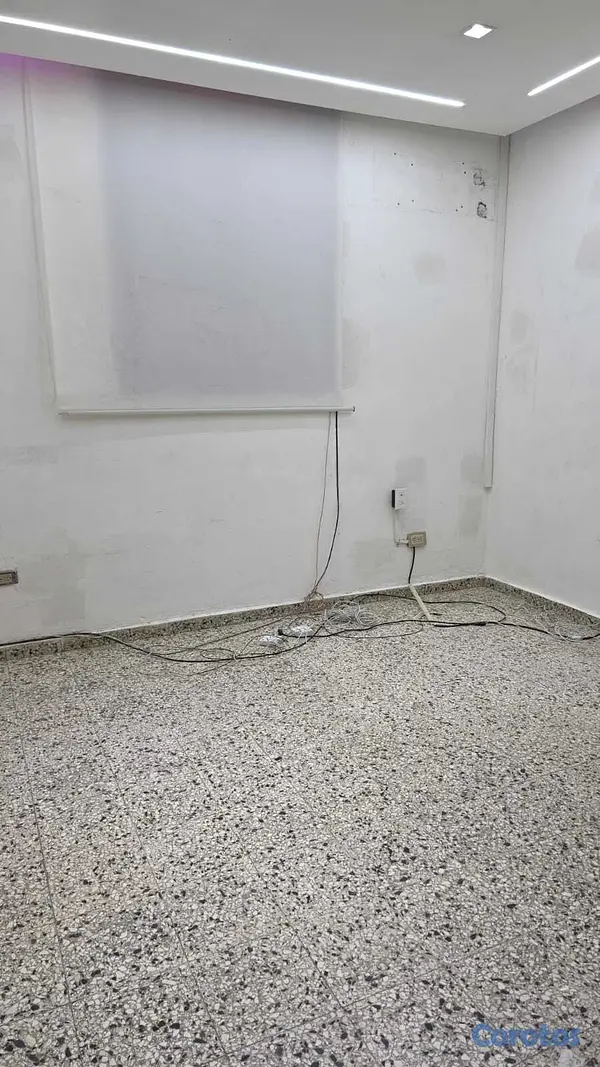 oficinas y locales comerciales - Alquilo Oficina de 100 mts en La Rómulo, excelente distribución y Ubicación 7