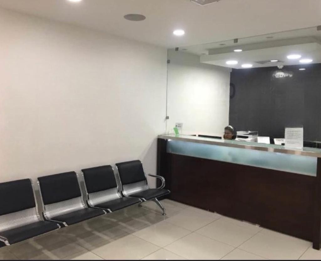 oficinas y locales comerciales - Local   149 mts  en los prados para  consultorio medico, oficina  1