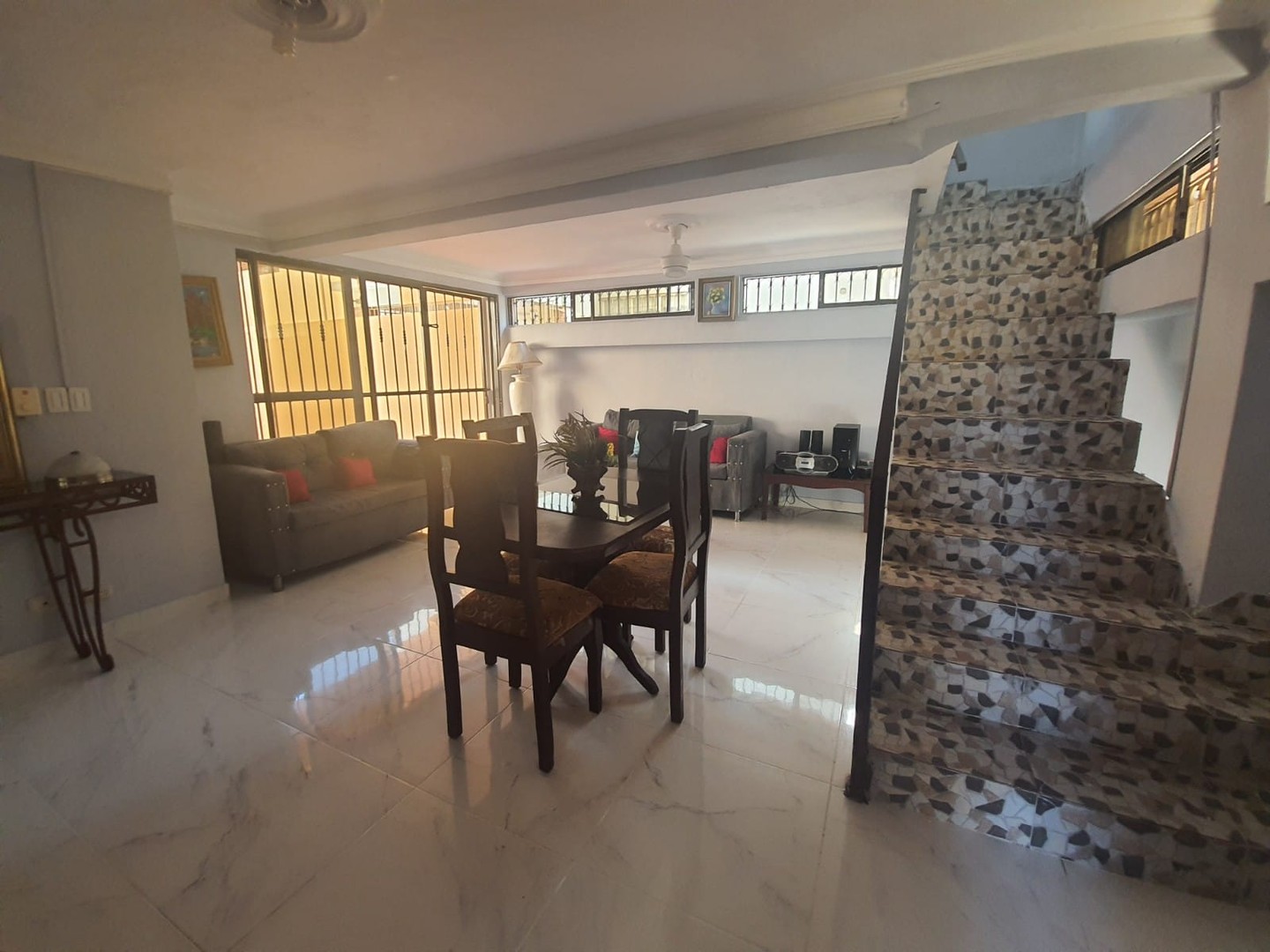 casas - Casa 2 niveles  km 10  Av. Independencia
 4