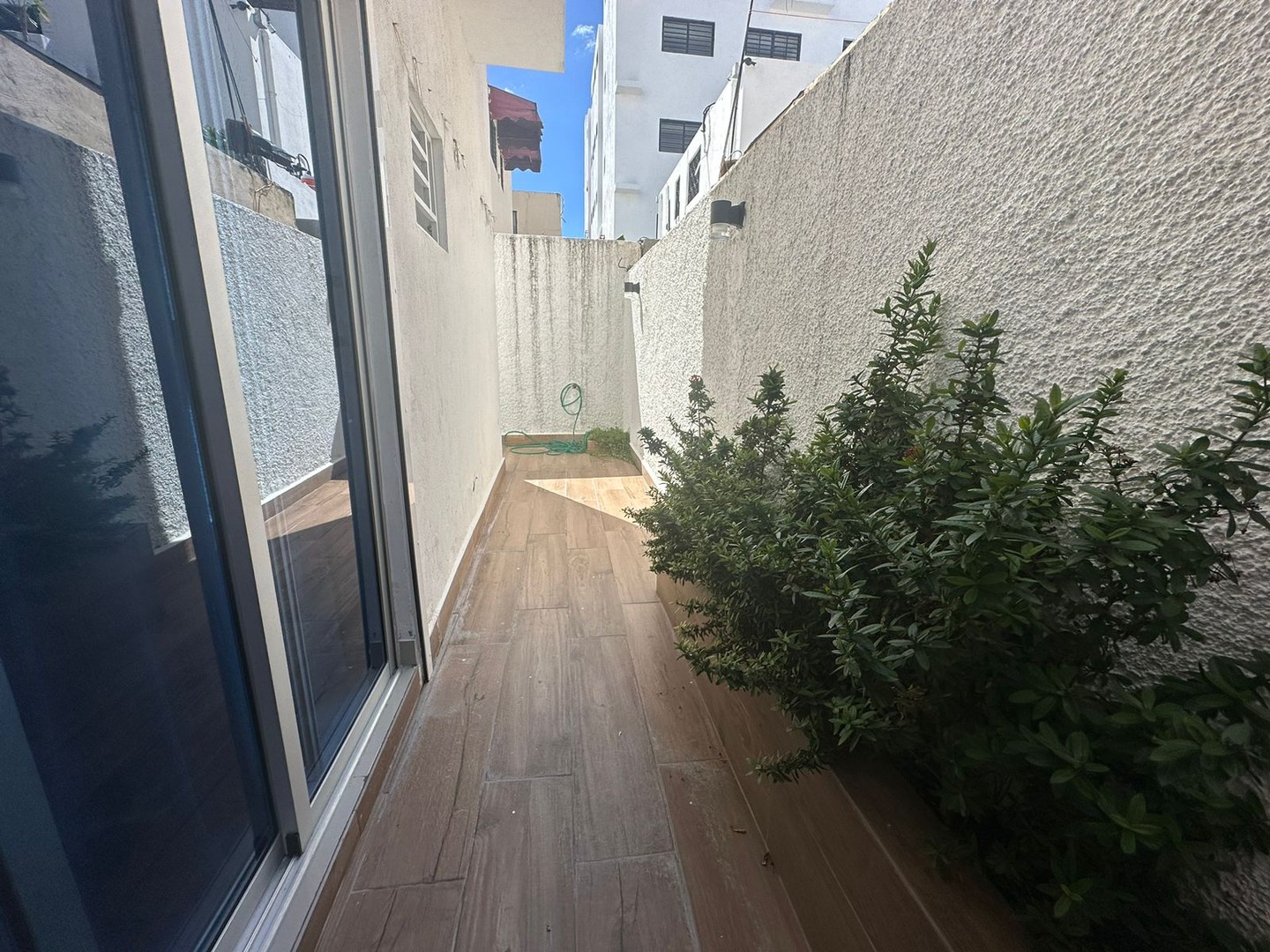 apartamentos - Vendo Independencia primer nivel klm 9 ,
 8