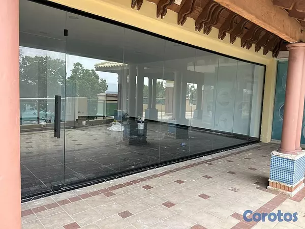oficinas y locales comerciales - LOCAL CON UNA DE LAS MEJORES VISTAS HACIA EL MAR EN EL 3er NIVEL. 1