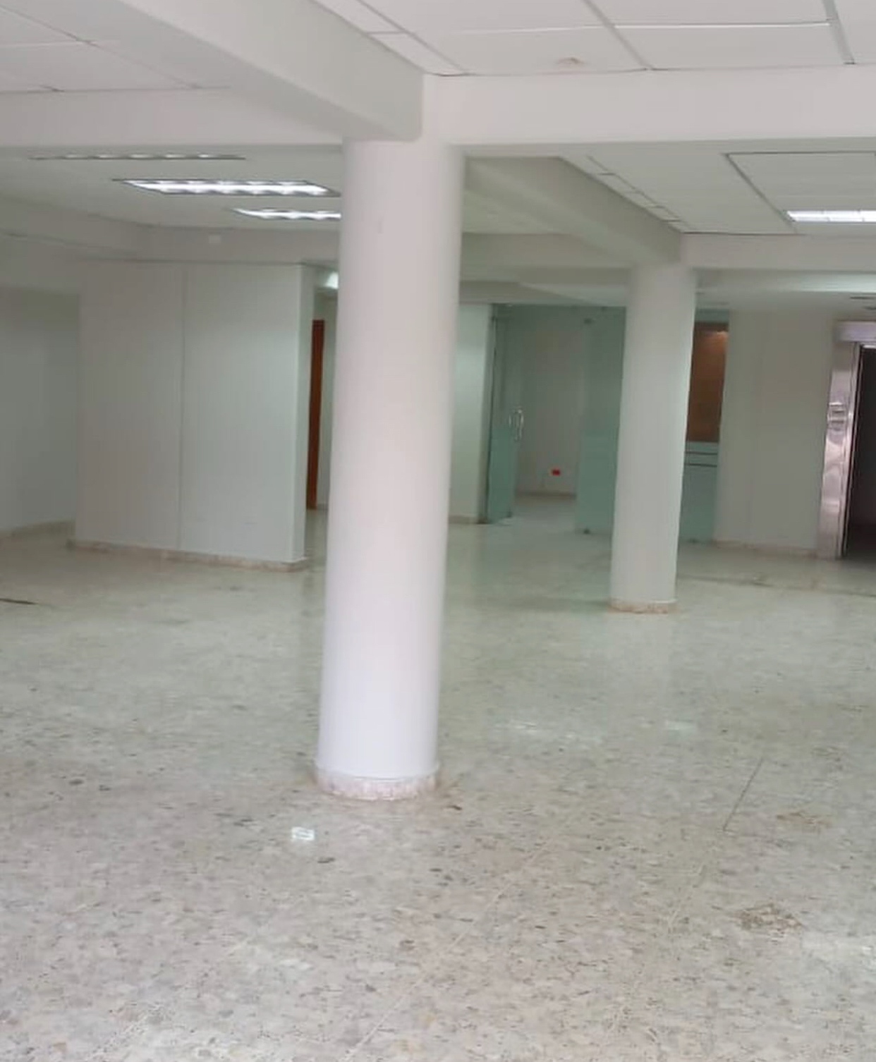 oficinas y locales comerciales - Local céntrico en Naco  2