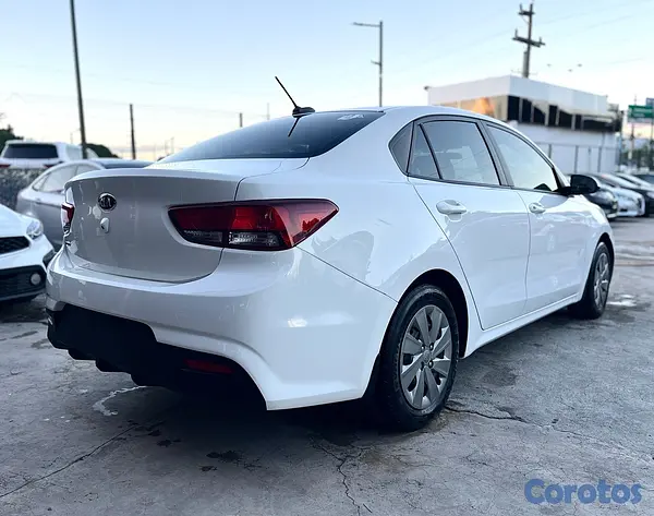 carros - kia Rio 2020 4