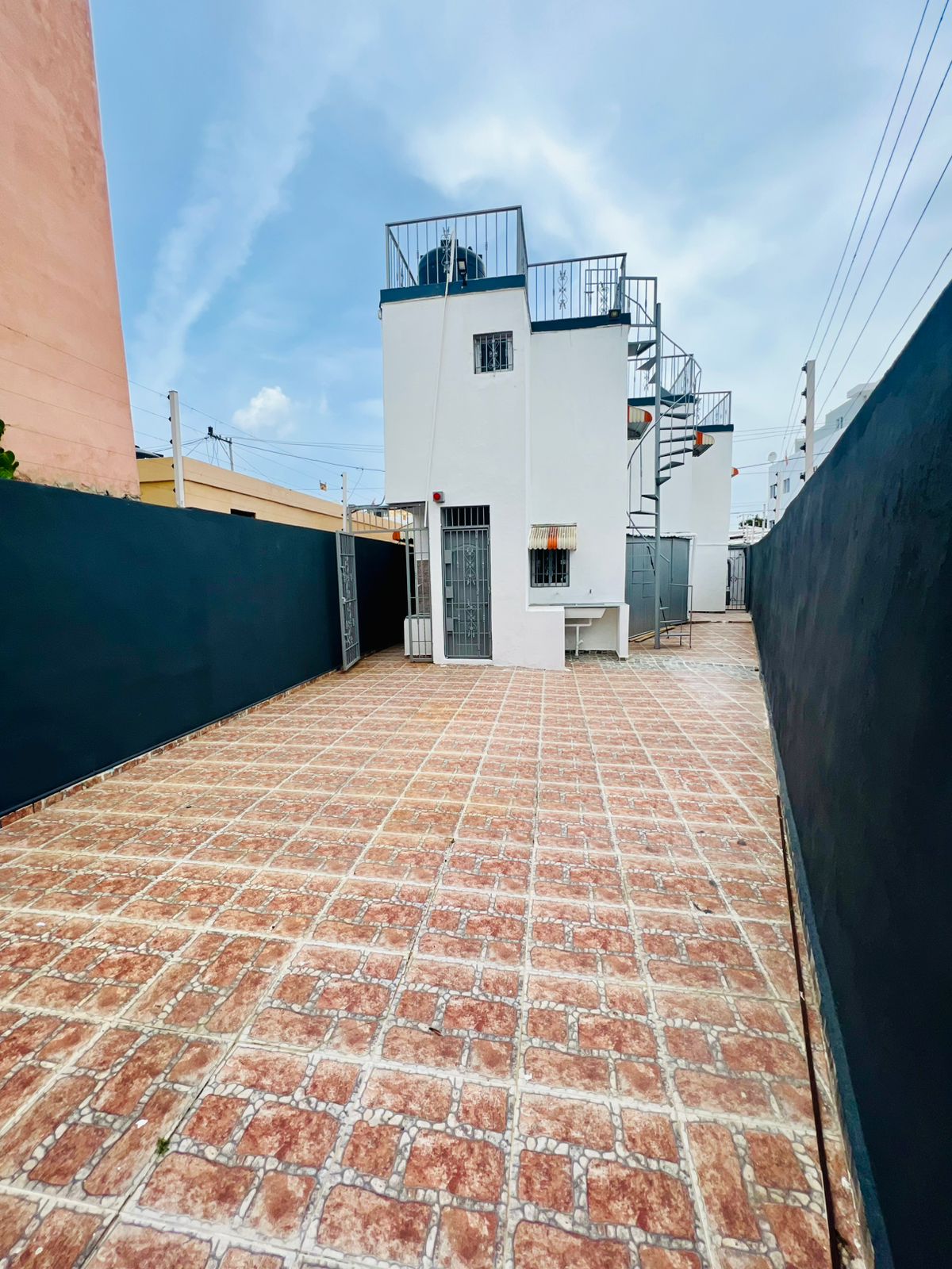 casas - CASA EN VENTA EN LA CHARLES DE GAULLE CON MELLA 1